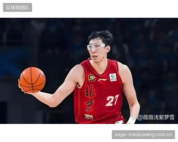 周琦坐镇的内线防守体系成型,陈盈骏组织串联价值凸显。 周琦坐镇的内线防守体系成型,陈盈骏组织串联价值凸显。